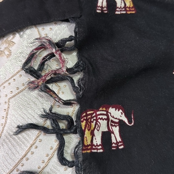 Sarong. Beautiful Elephant prints. 44x58. - Picture 6 of 6